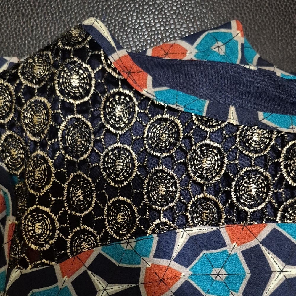 Chic Geometric Patterned Mini Dress - Picture 2 of 3